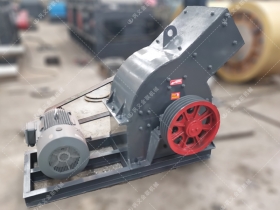 PC200x300小型不鏽鋼錘式草莓黄色网站下载發往河北唐山粉碎化肥
