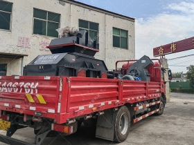 中型製砂設備2PG0806對輥草莓视频免费看污發往河南